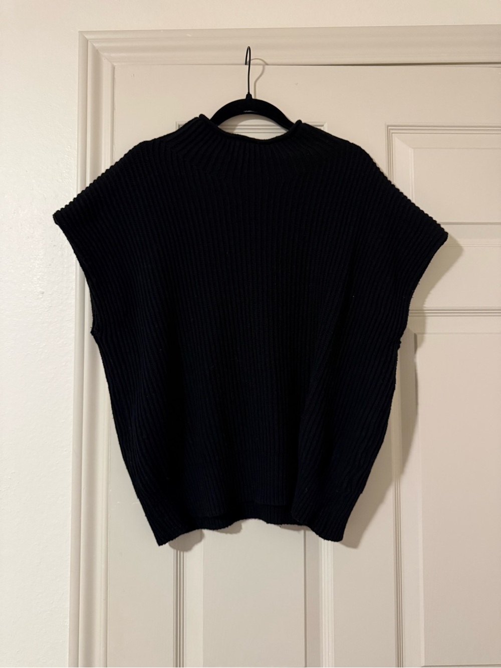 Le Lis Black Ribbed Crewneck Sweater Top